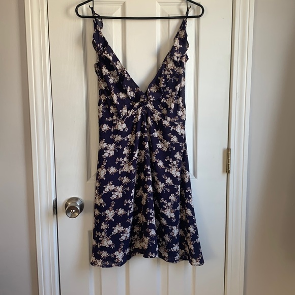 Forever21 dress size small low back low v-neck low v-back - Picture 2 of 6